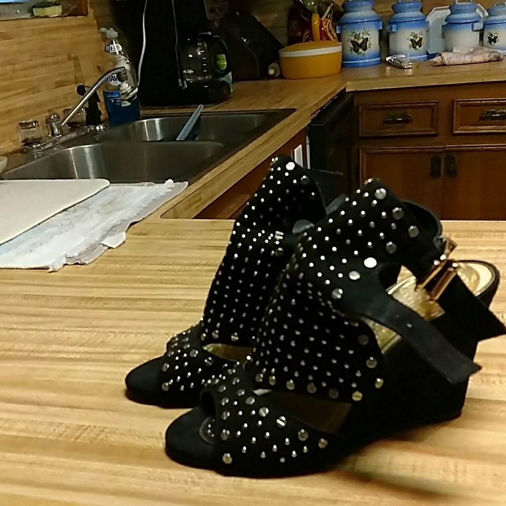 Shoes - Picture 2 of 3